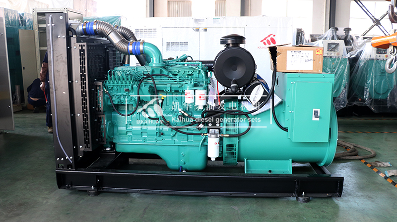 一臺200kw康明斯發(fā)電機組今日成功出廠