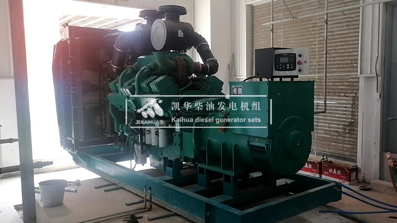 一臺640kw康明斯柴油發(fā)電機(jī)組成功出廠