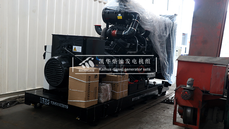 一臺640kw康明斯柴油發(fā)電機(jī)組成功出廠