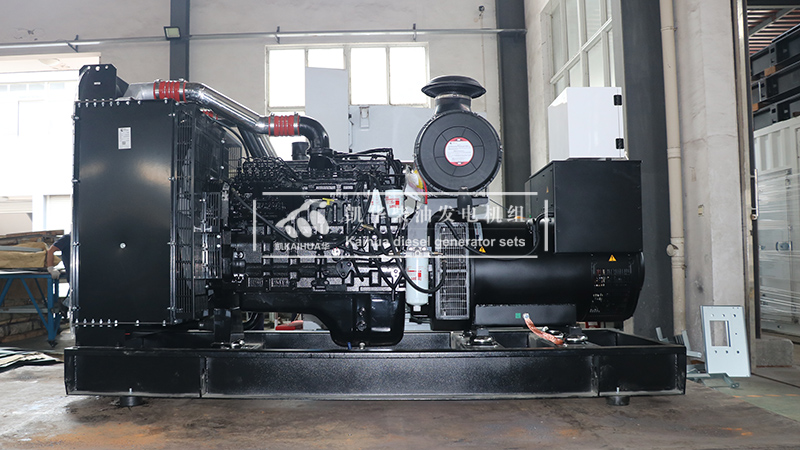 一臺250kw康明斯柴油發(fā)電機(jī)組成功出廠
