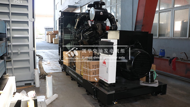 一臺640kw康明斯柴油發(fā)電機組成功出廠